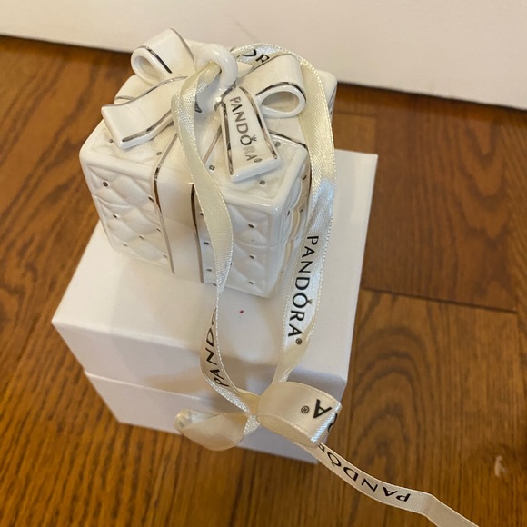New in Box Pandora 2016 Present Porcelain Holiday Ornament. Never used - Picture 5 of 8